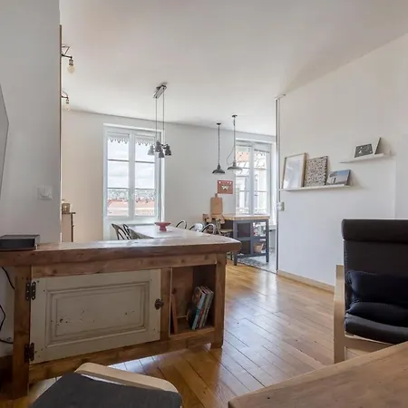 Apartment T2 Chaleureux Au Style Bois 7 *