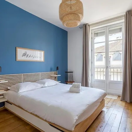 Apartment T2 Chaleureux Au Style Bois 7