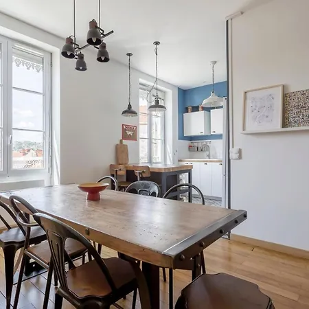 Apartment T2 Chaleureux Au Style Bois 7