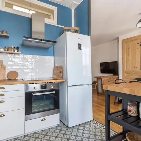 Apartment T2 Chaleureux Au Style Bois 7
